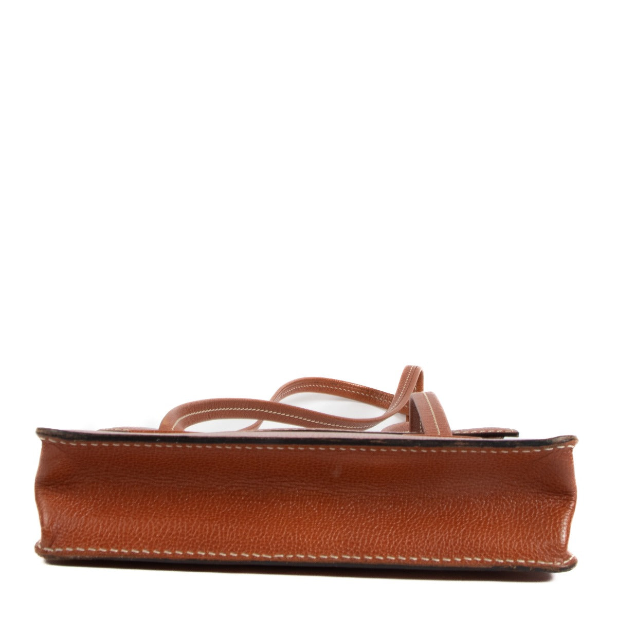 Shop safe online at Labellov in Antwerp, Brussels and Knokke this 100% authentic second hand Delvaux Cognac Shoulder bag