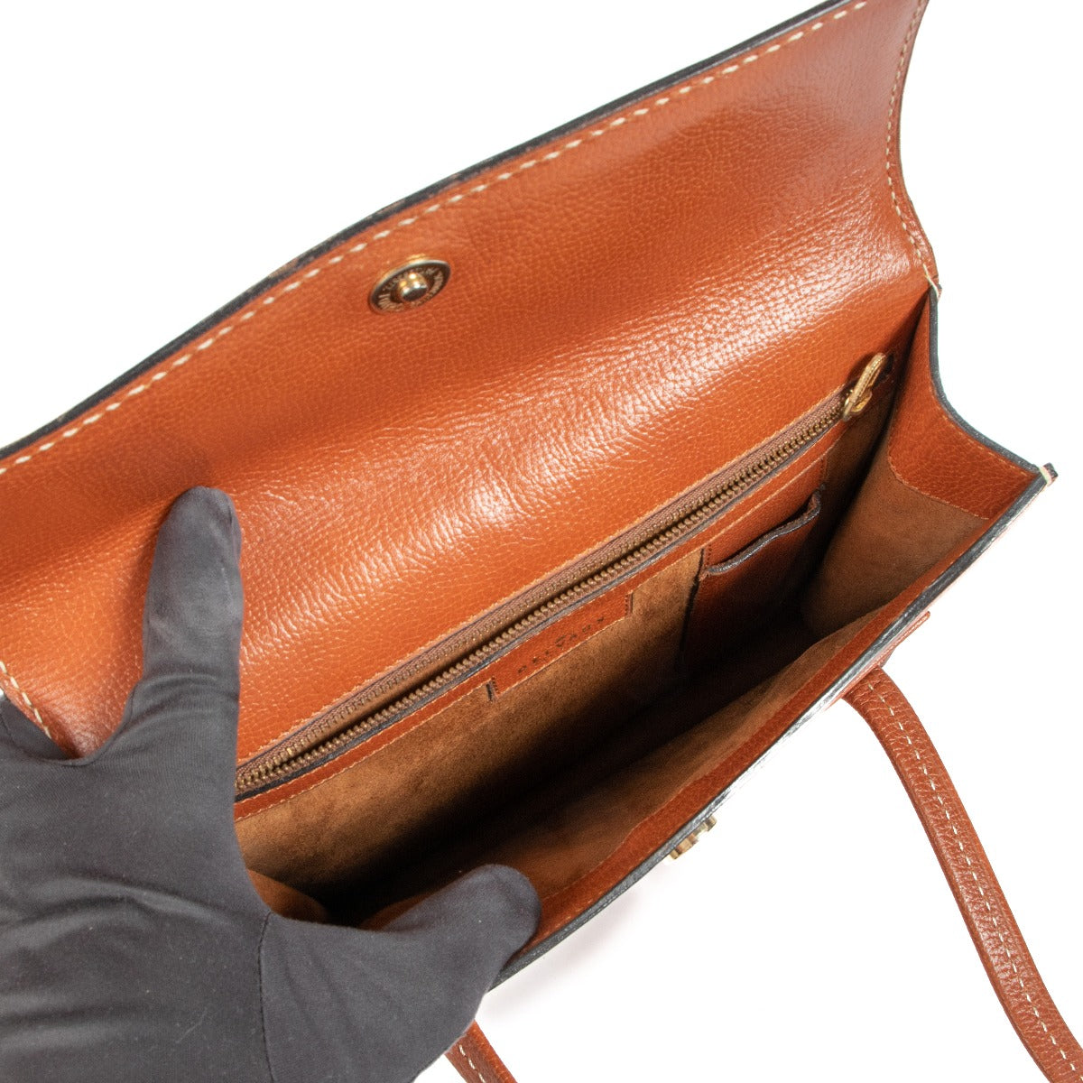Shop safe online at Labellov in Antwerp, Brussels and Knokke this 100% authentic second hand Delvaux Cognac Shoulder bag