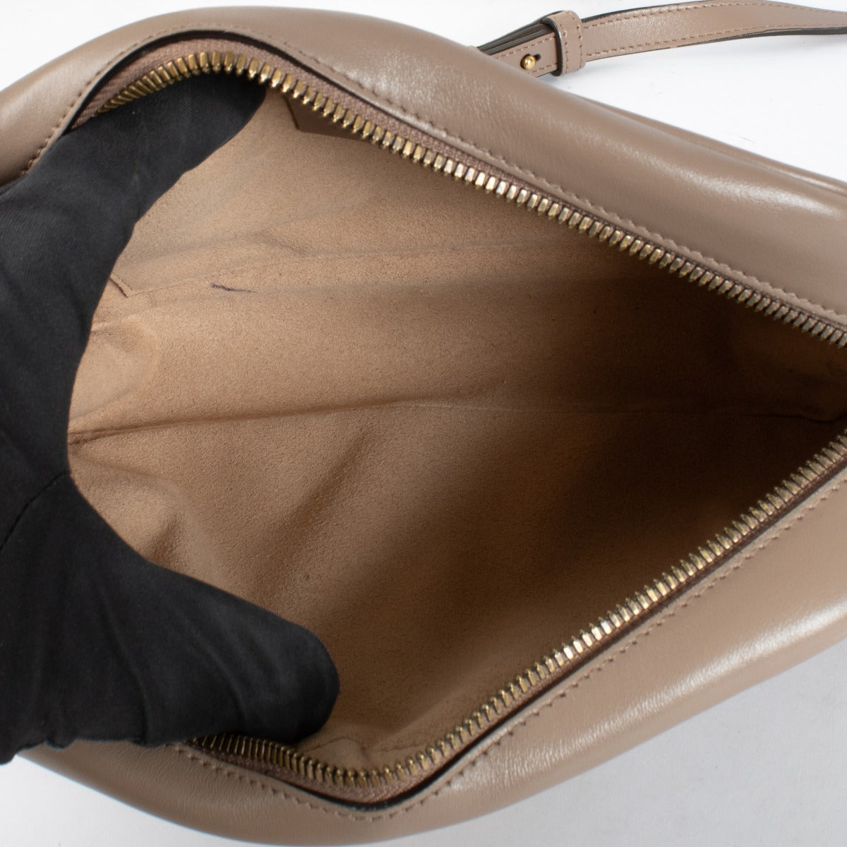 Authentic second-hand Gucci Taupe GG Marmont Camera Bag on labellov.com