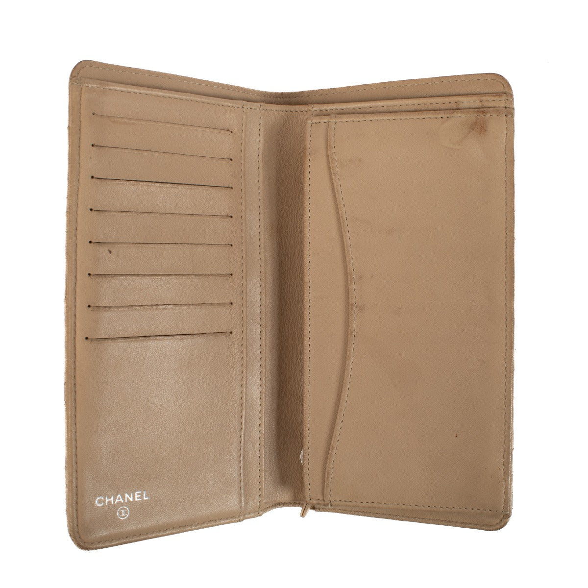Shop safe online at Labellov in Antwerp, Brussels and Knokke this 100% authentic second hand Chanel Beige Lambskin CC Yen Wallet