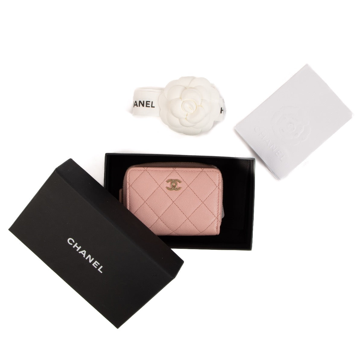 Shop safe online at Labellov in Antwerp, Brussels and Knokke this 100% authentic second hand Chanel Pink Caviar Card Holder Wallet
