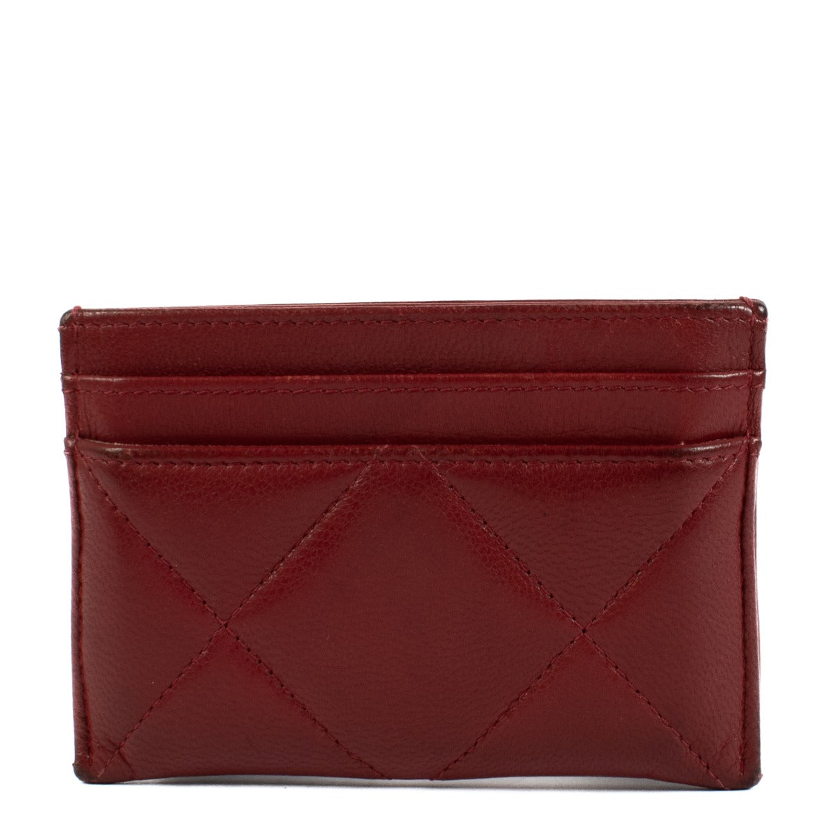 Shop safe online at Labellov in Antwerp, Brussels and Knokke this 100% authentic second hand Chanel Burgundy Lambskin 19 Card Holder