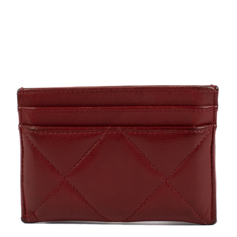 Shop safe online at Labellov in Antwerp, Brussels and Knokke this 100% authentic second hand Chanel Burgundy Lambskin 19 Card Holder