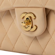 Shop safe online at Labellov in Antwerp, Brussel and Knokke this 100% authentic second hand Chanel Beige Lambskin Medium Classic Bag