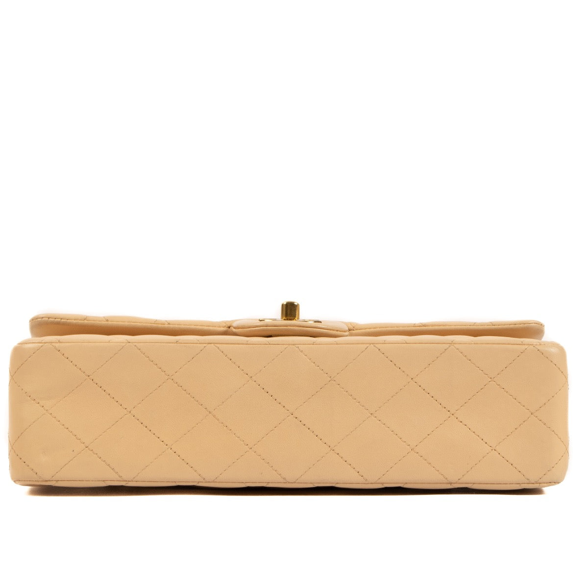 Shop safe online at Labellov in Antwerp, Brussel and Knokke this 100% authentic second hand Chanel Beige Lambskin Medium Classic Bag