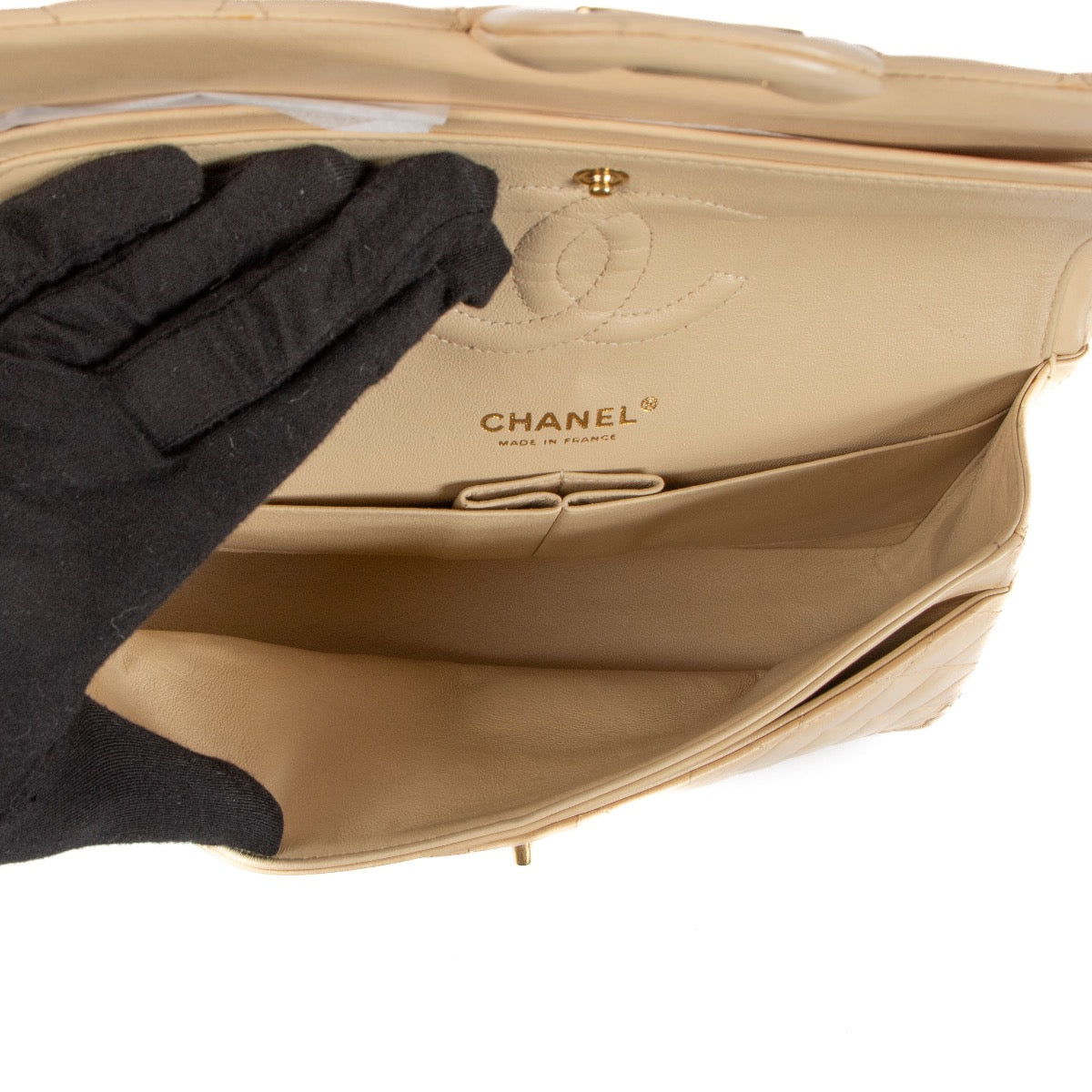 Shop safe online at Labellov in Antwerp, Brussel and Knokke this 100% authentic second hand Chanel Beige Lambskin Medium Classic Bag