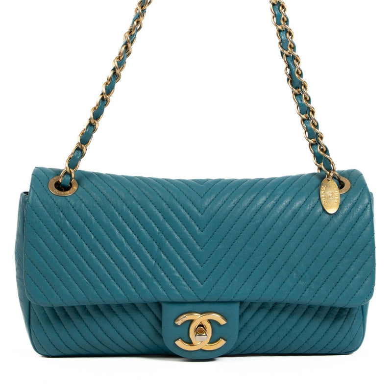 Chanel Blauw Chevron Gekreukelde Geitenleer Medaillon Charm Flap Tas