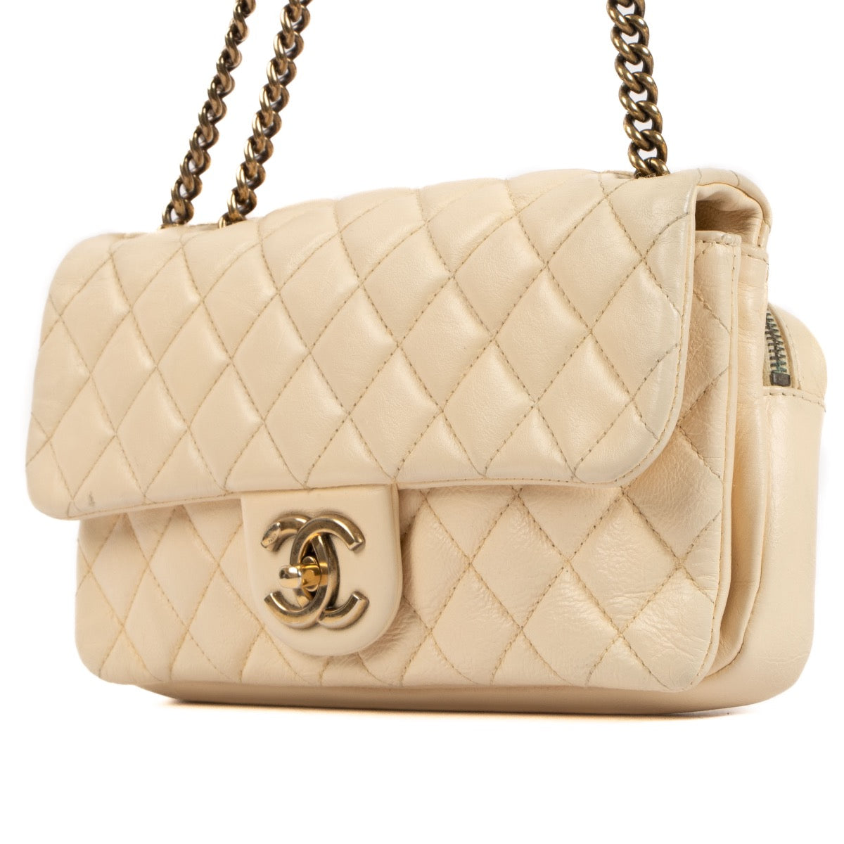 Shop safe online at Labellov in Antwerp, Brussels and Knokke this 100% authentic second hand Chanel Cream Quilted Leather Flap Bag