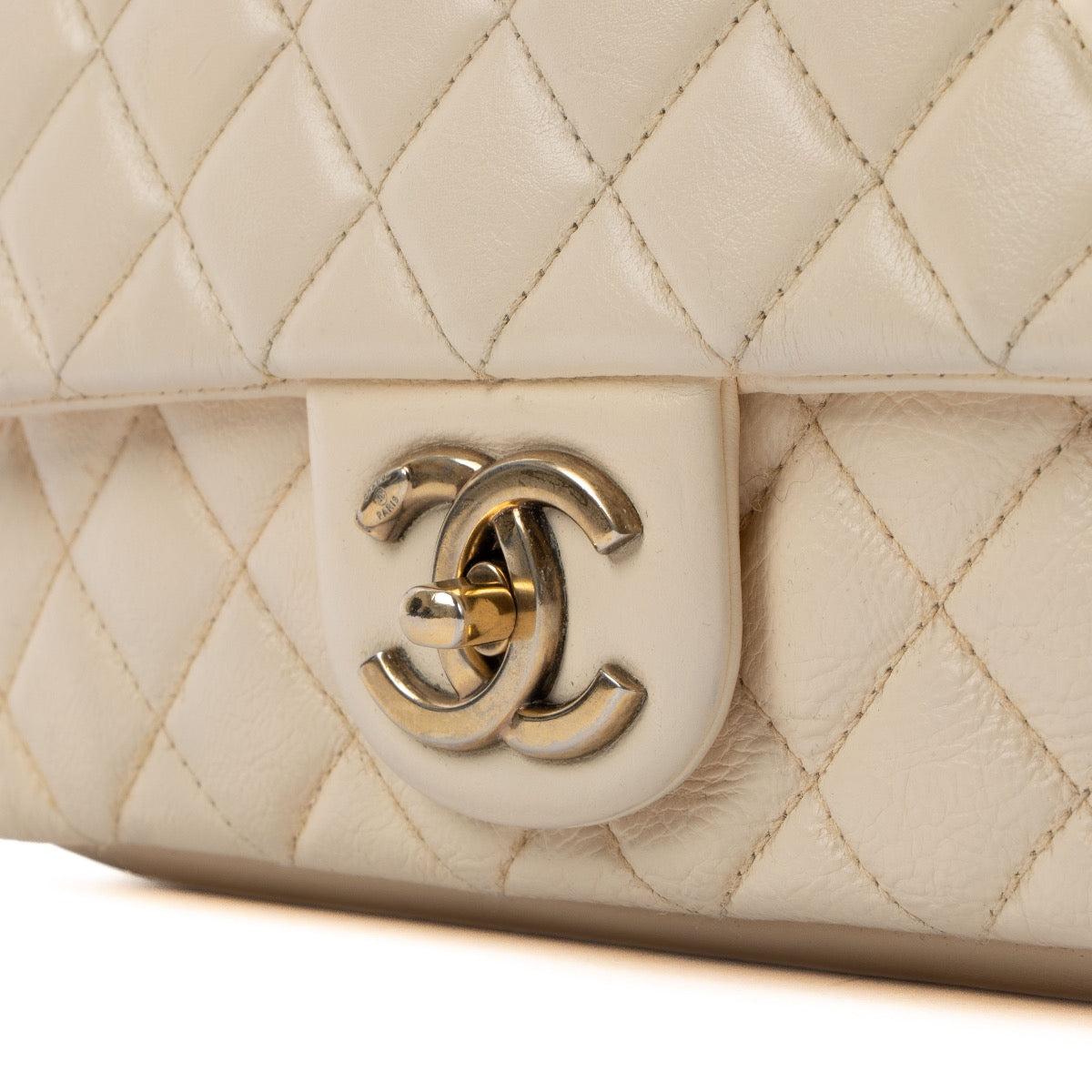 Shop safe online at Labellov in Antwerp, Brussels and Knokke this 100% authentic second hand Chanel Cream Quilted Leather Flap Bag