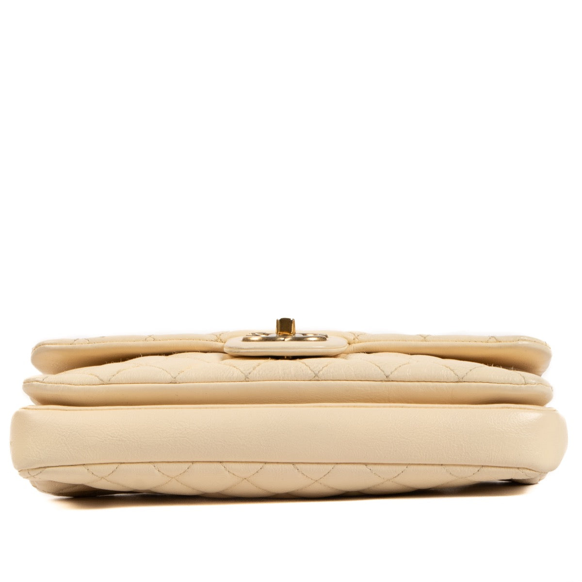 Shop safe online at Labellov in Antwerp, Brussels and Knokke this 100% authentic second hand Chanel Cream Quilted Leather Flap Bag