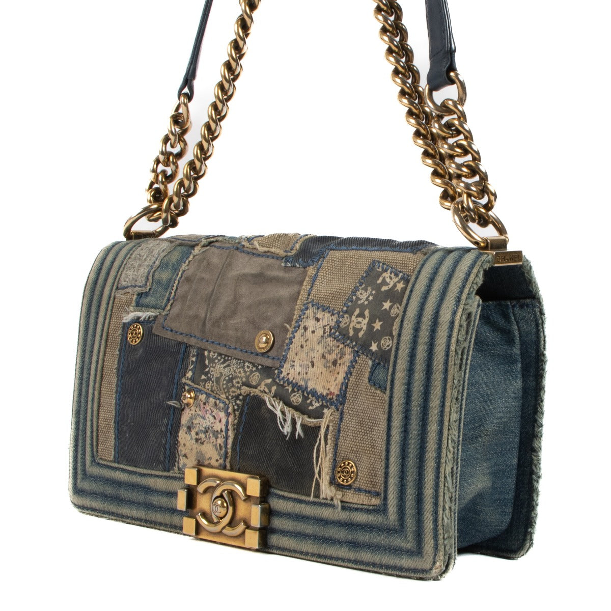 Shop safe online at Labellov in Antwerp, Brussels and Knokke this 100% authentic second hand Chanel Denim Patchwork Medium Boy Bag