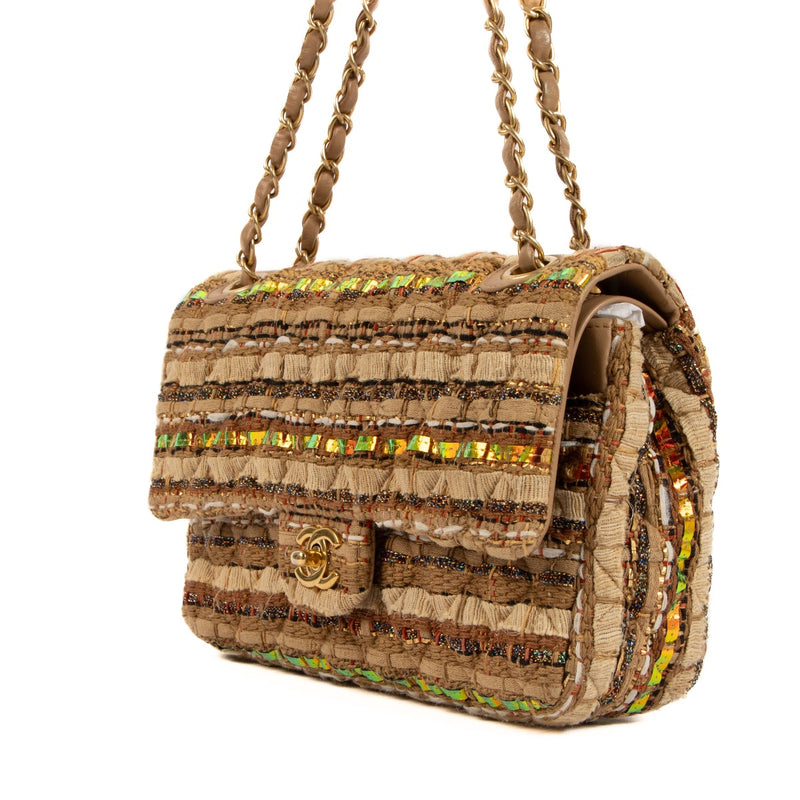 Shop safe online at Labellov in Antwerp, Brussels and Knokke this 100% authentic second hand Chanel Interwoven Tweed Medium Classic Flap Bag