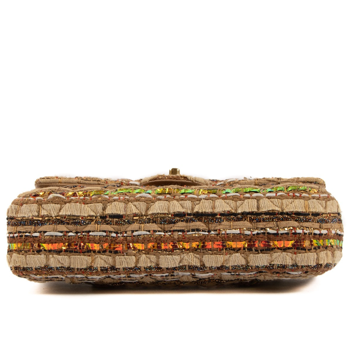Shop safe online at Labellov in Antwerp, Brussels and Knokke this 100% authentic second hand Chanel Interwoven Tweed Medium Classic Flap Bag