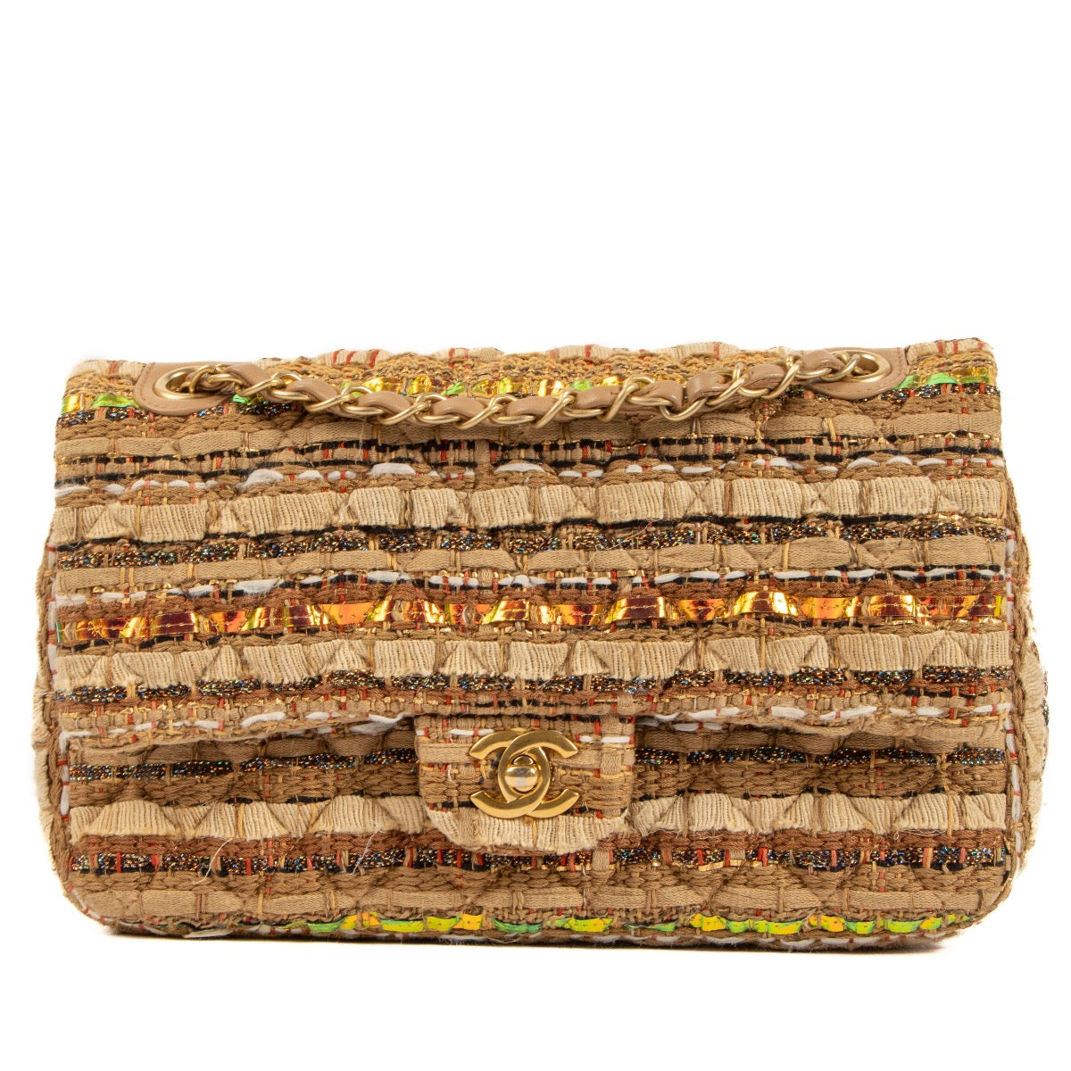 Shop safe online at Labellov in Antwerp, Brussels and Knokke this 100% authentic second hand Chanel Interwoven Tweed Medium Classic Flap Bag