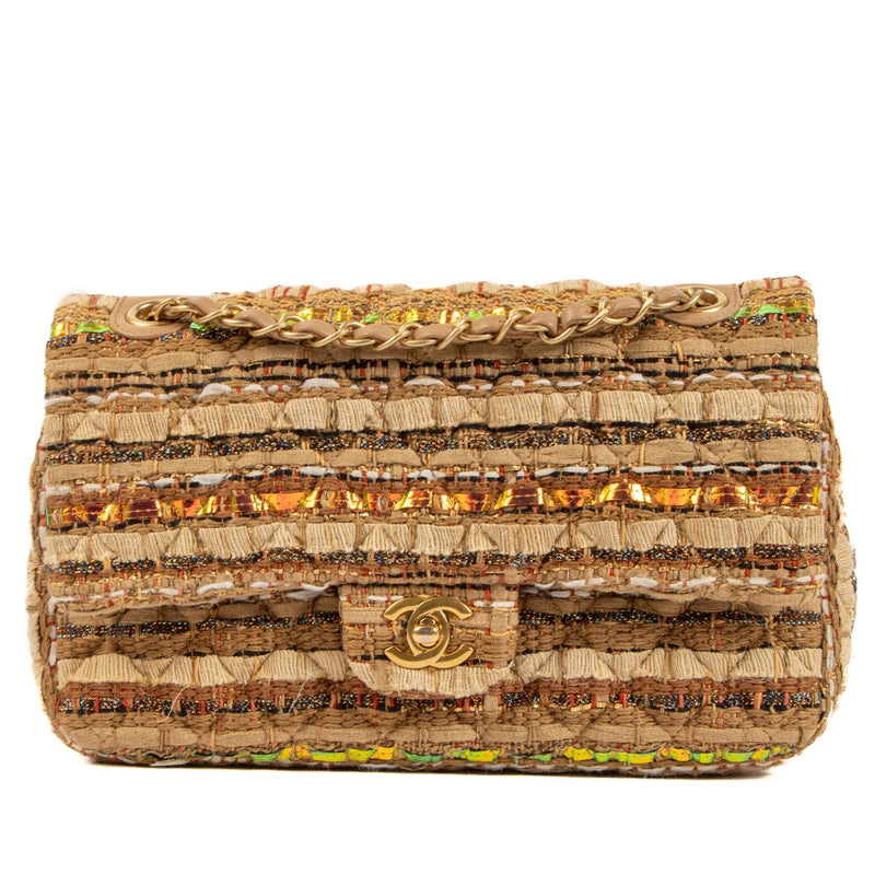Shop safe online at Labellov in Antwerp, Brussels and Knokke this 100% authentic second hand Chanel Interwoven Tweed Medium Classic Flap Bag