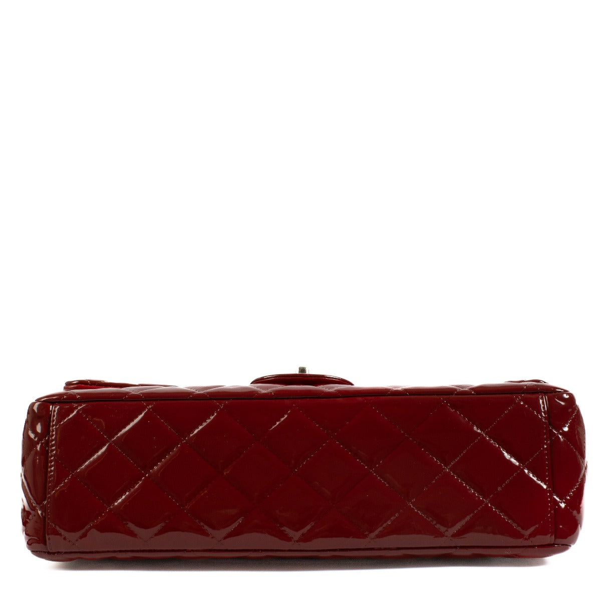 Shop safe online at Labellov in Antwerp, Brussels and Knokke this 100% authentic second hand Chanel Burgundy Patent Leather Maxi Classic Flap Bag
