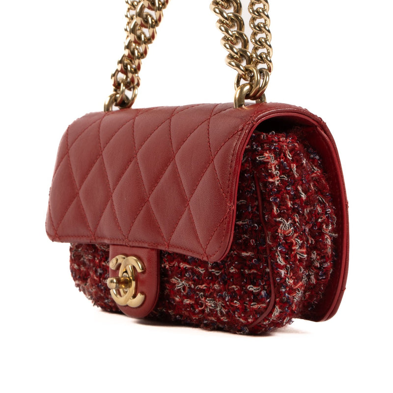 Shop safe online at Labellov in Antwerp, Brussels and Knokke this 100% authentic second hand Chanel Burgundy Extra Mini Tweed Flap Bag