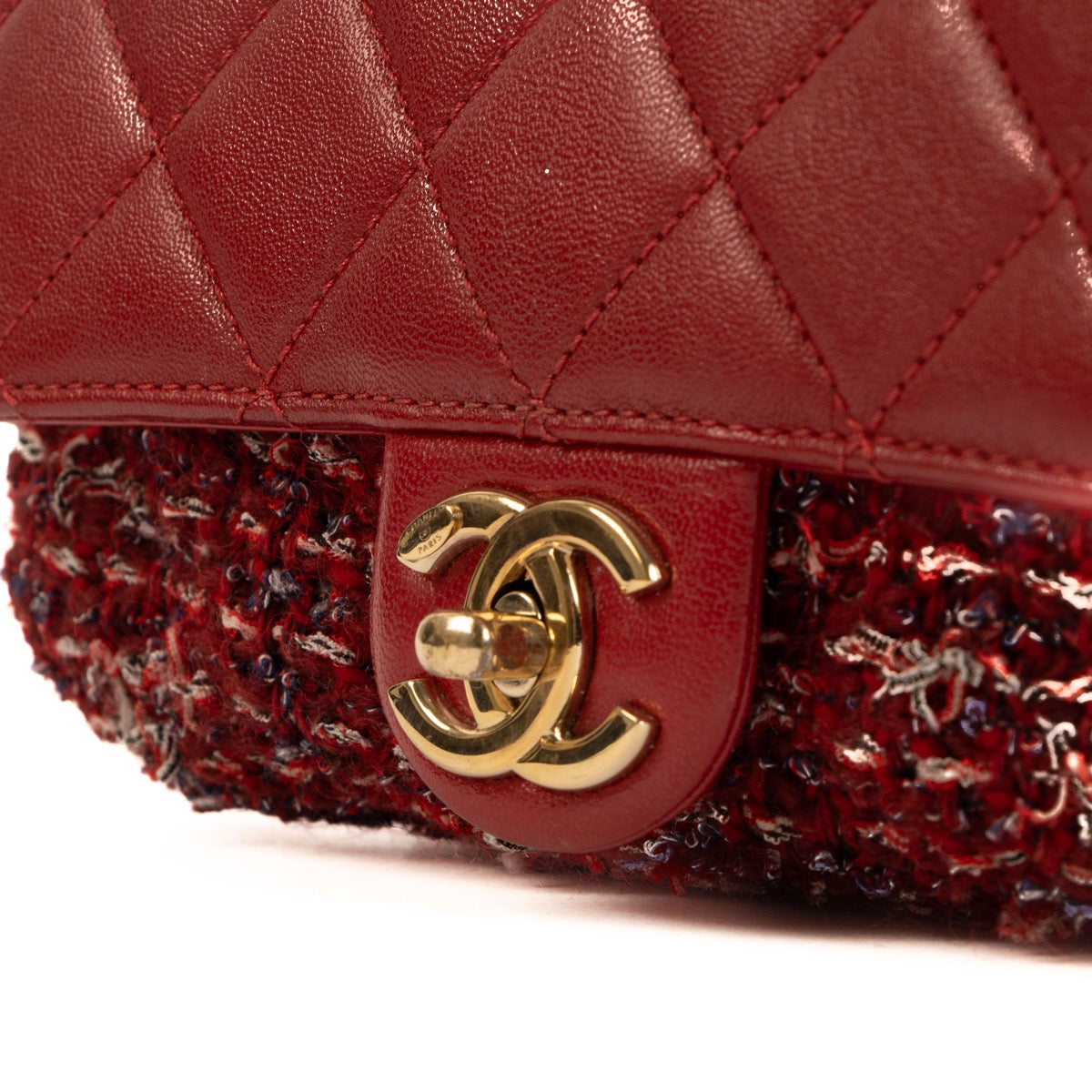 Shop safe online at Labellov in Antwerp, Brussels and Knokke this 100% authentic second hand Chanel Burgundy Extra Mini Tweed Flap Bag