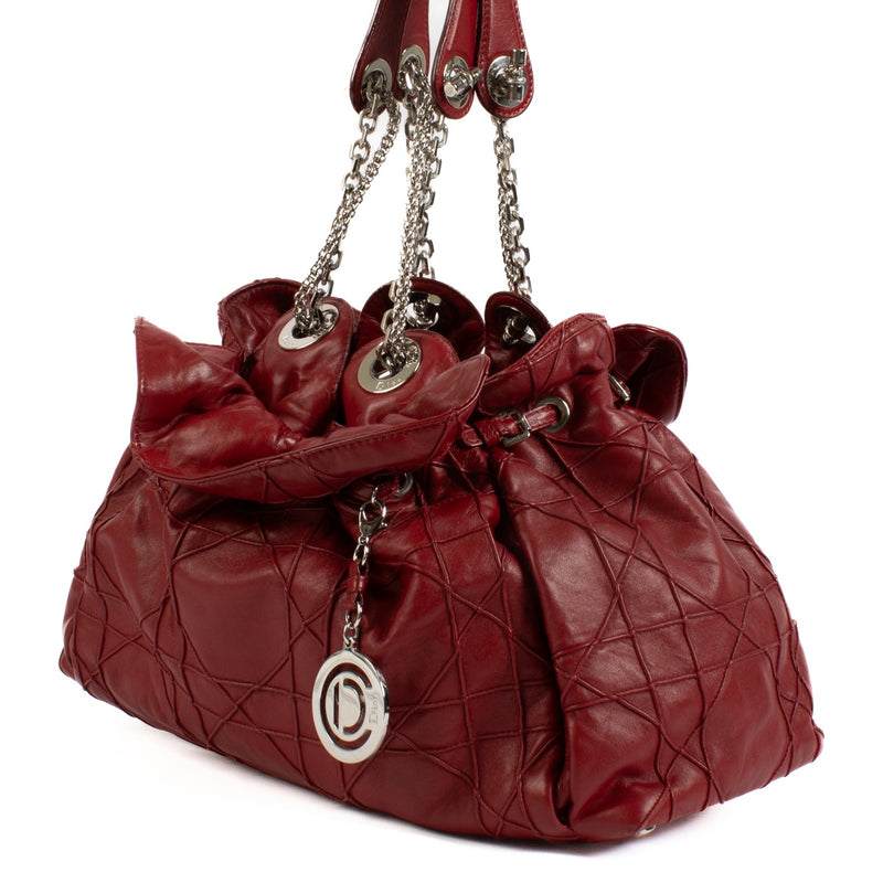Shop safe online at Labellov in Antwerp, Brussels and Knokke this 100% authentic second hand Christian Dior Burgundy Le Trente Bag