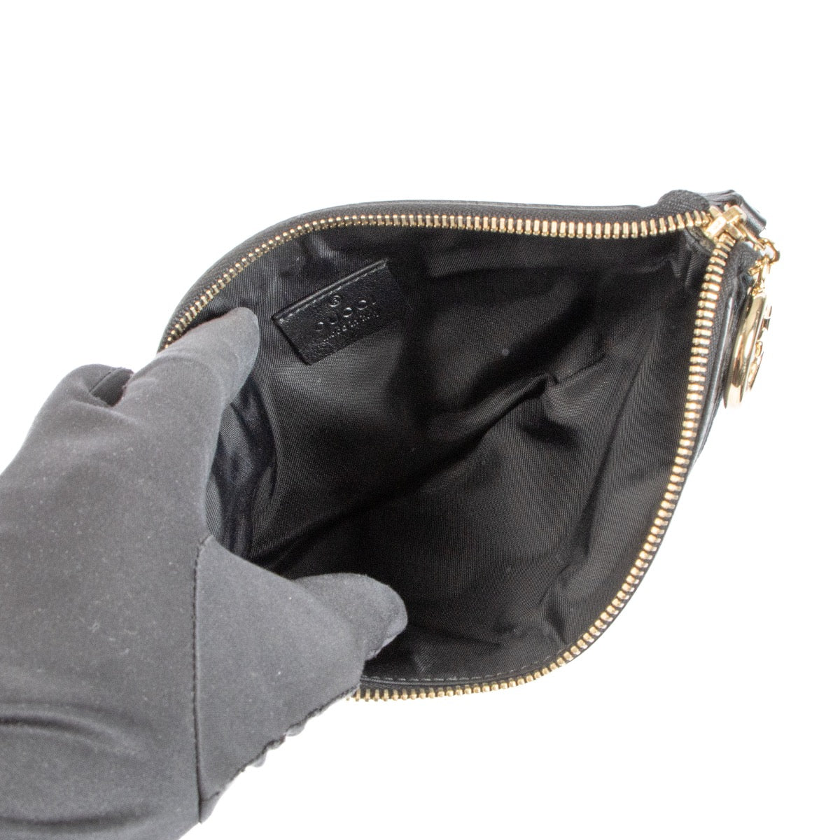 Shop safe online at Labellov in Antwerp, Brussels and Knokke this 100% authentic second hand Gucci Black GG Canvas Clutch