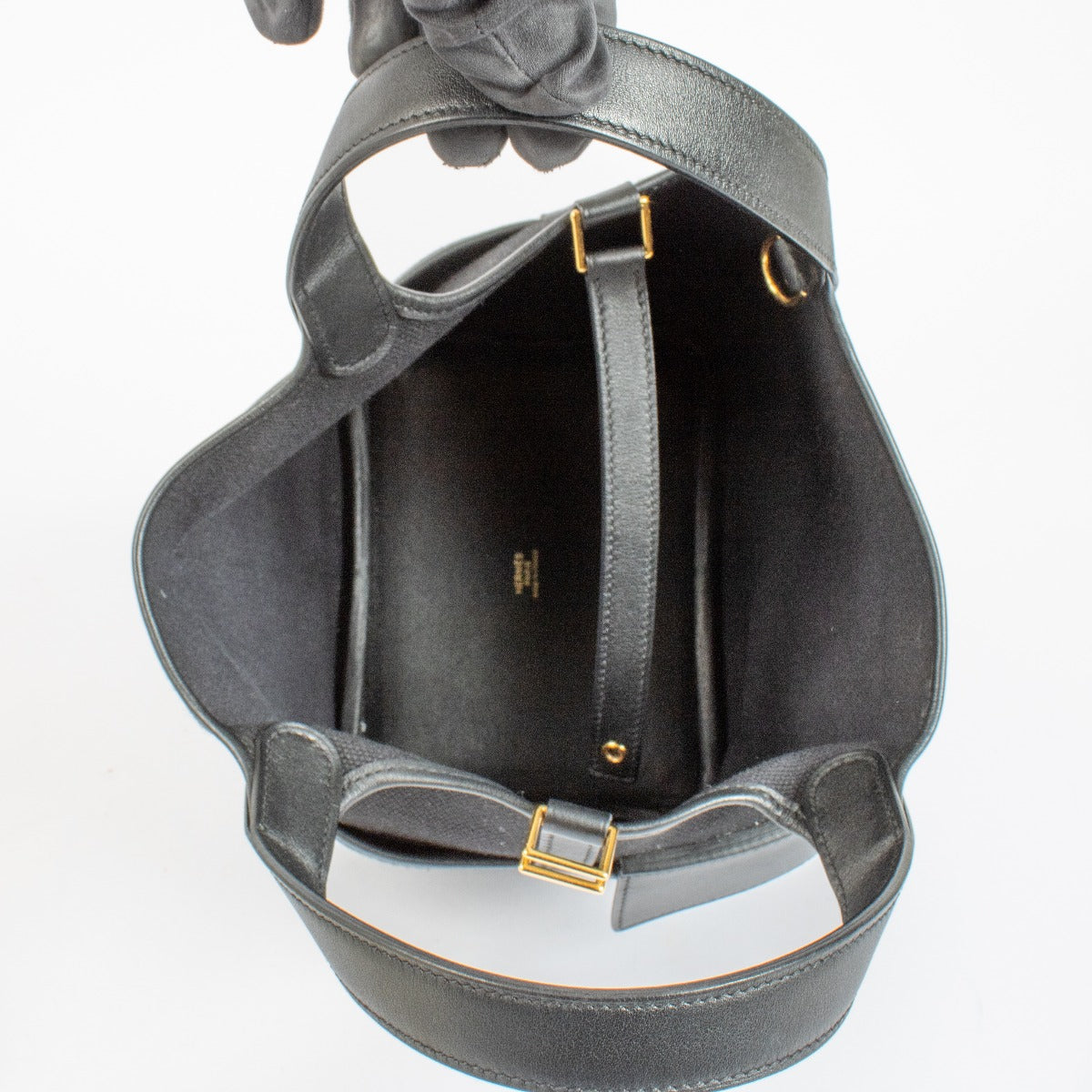 Authentic pre-loved Hermès Picotin Lock 18 Cargo Black Toile Goeland/Swift GHW on Labellov.com