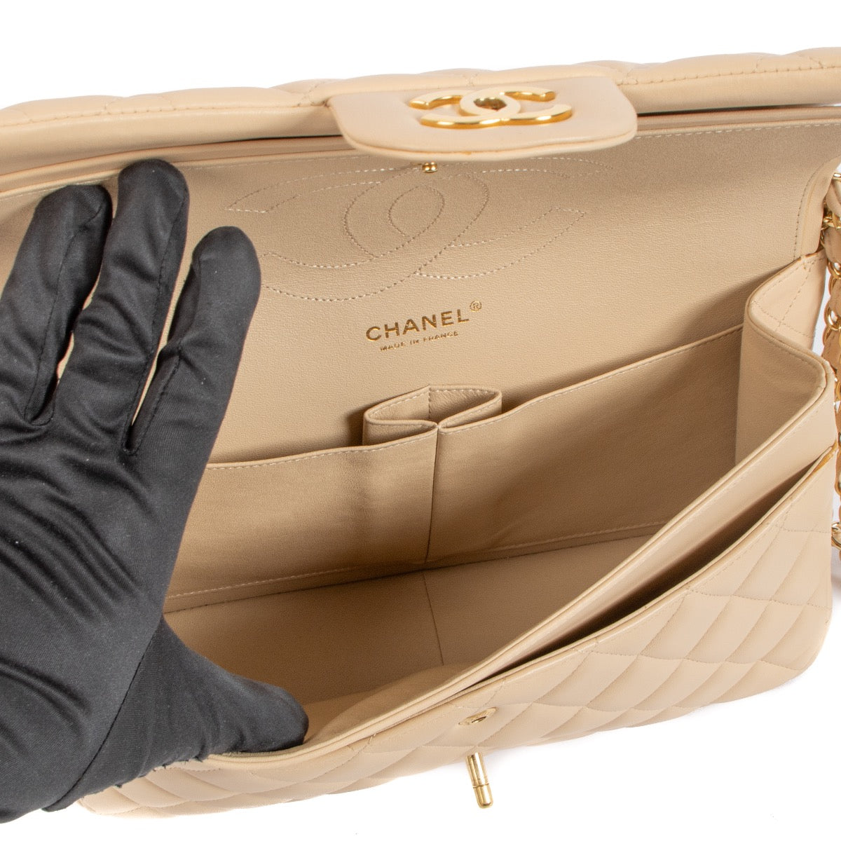 Shop safe online at Labellov in Antwerp, Brussels and Knokke this 100% authentic second hand Chanel Beige Lambskin Large Classic Flap Bag