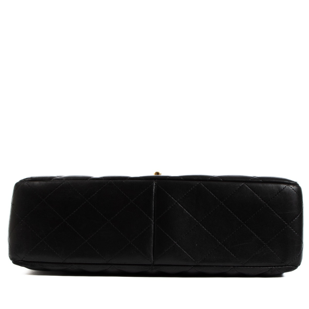 Shop safe online at Labellov in Antwerp, Brussels and Knokke this 100% authentic second hand Chanel Black Lambskin Large Single Flap Bag
