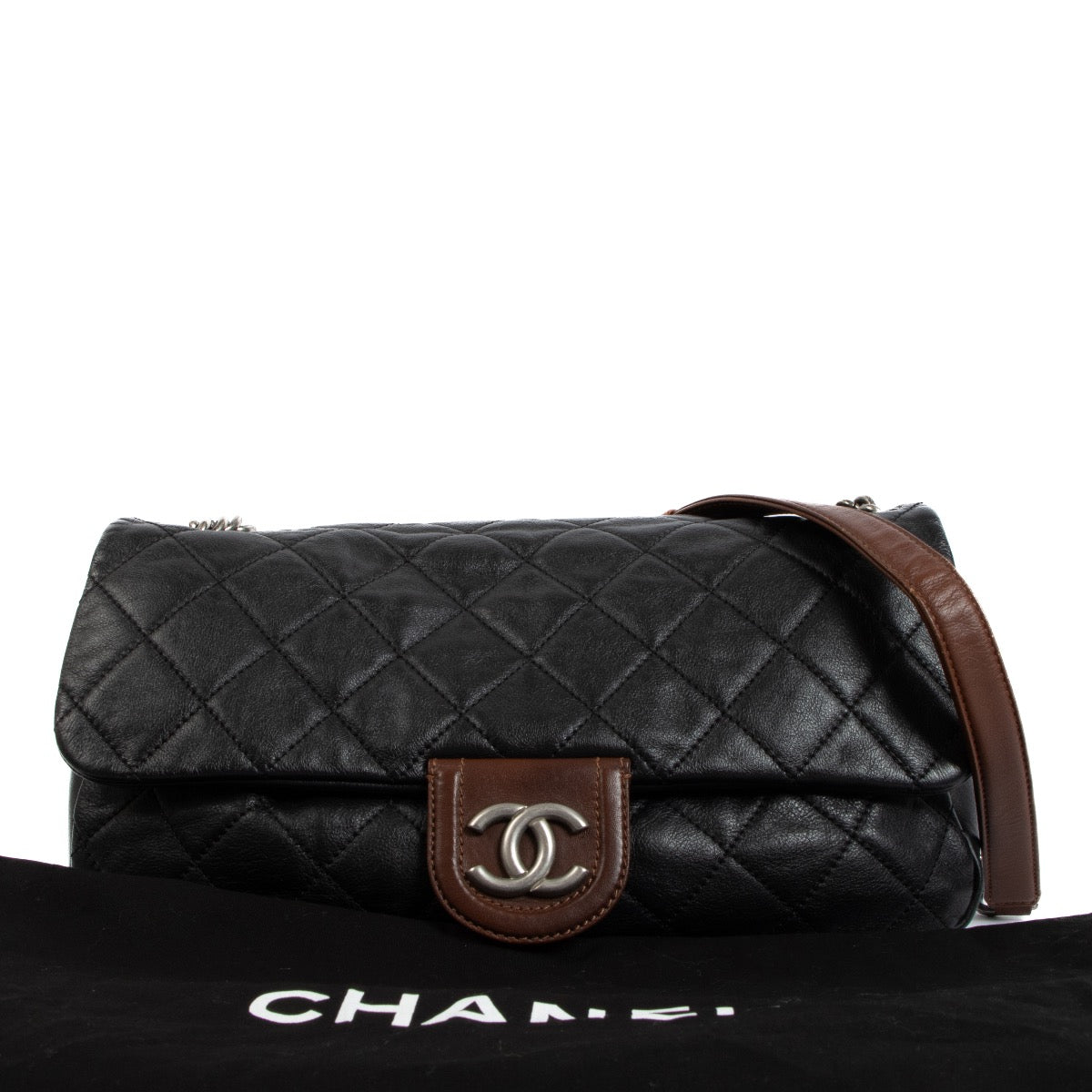shop 100% authentic second hand Chanel Bicolour Calfskin Flap Bag on Labellov.com