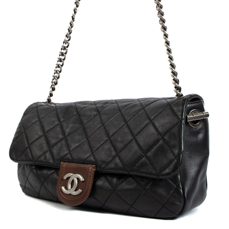 shop 100% authentic second hand Chanel Bicolour Calfskin Flap Bag on Labellov.com