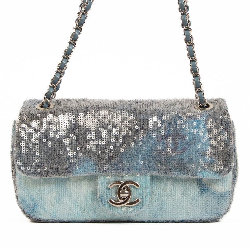 Chanel 18S Waterfall Sequin Small Classic Flap Bag for the best price at Labellov secondhand luxury in Antwerp. We buy and sell your preloved designer bags for the best price.