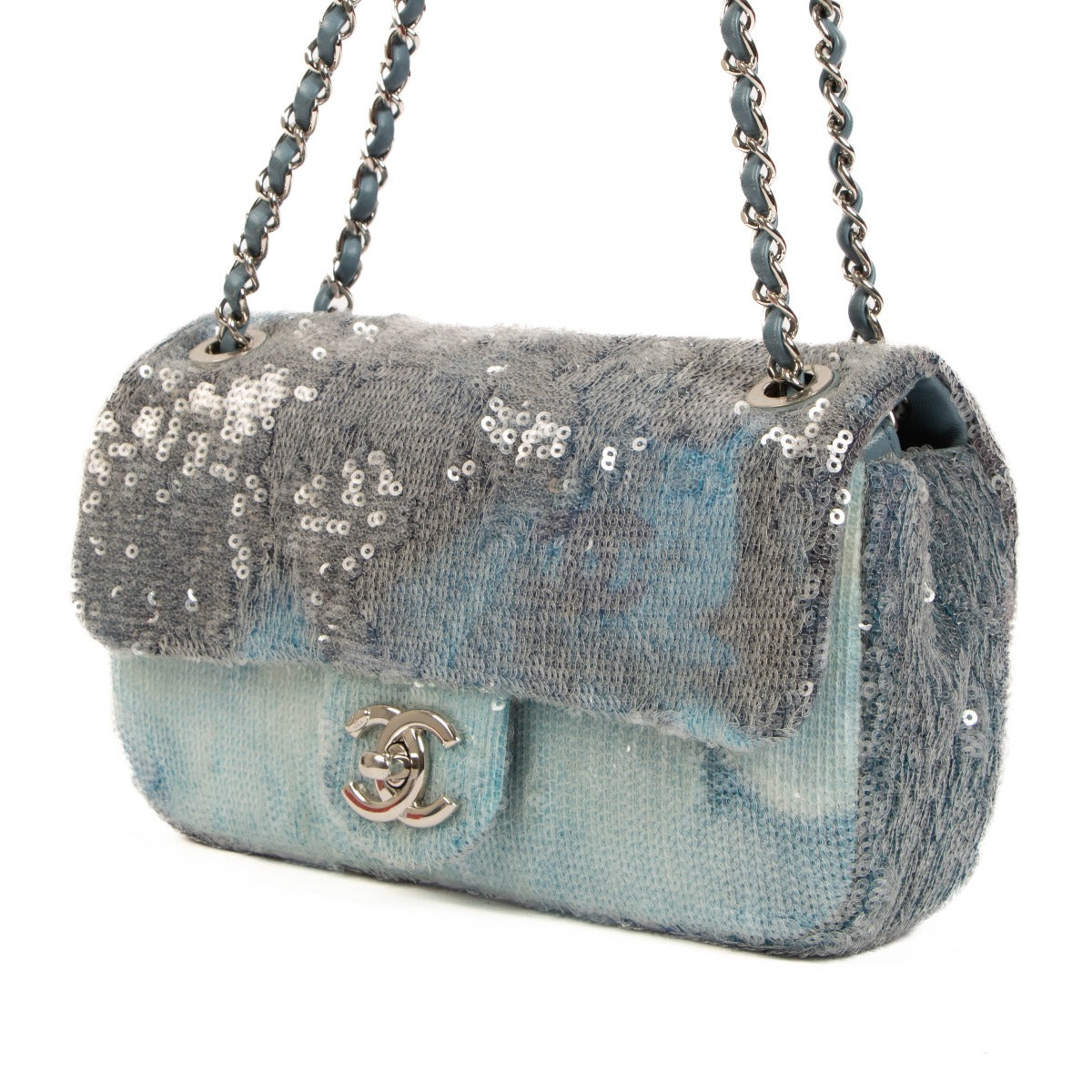 Chanel 18S Waterfall Sequin Small Classic Flap Bag for the best price at Labellov secondhand luxury in Antwerp. We buy and sell your preloved designer bags for the best price.