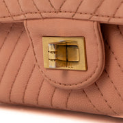 Shop safe online at Labellov in Antwerp, Brussels and Knokke this 100% authentic second hand Chanel Pink Chevron Goat Skin 2.55 Bag