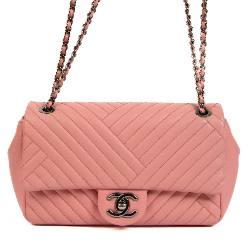 Authentic second hand pre-owned Chanel Pink Calfskin Small CC Crossing Flap Bag on www.labellov.com