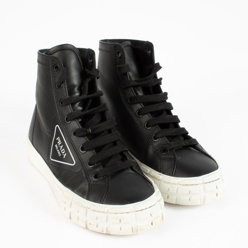 shop 100% authentic second hand Prada Black Triangle Logo Sneakers - Size 39 on Labellov.com