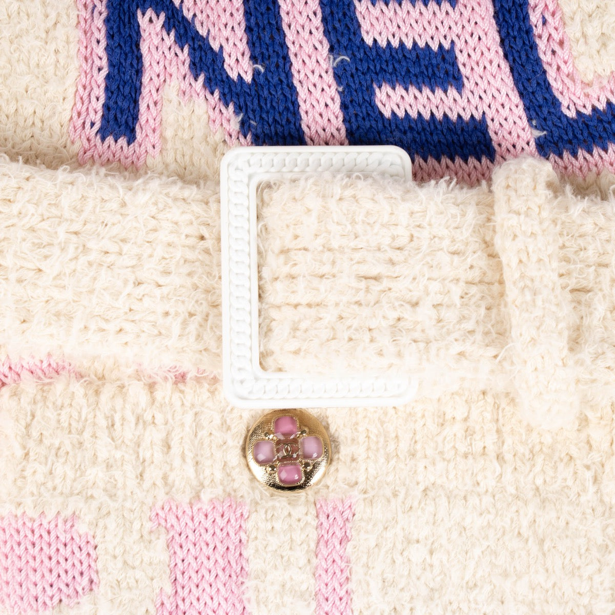 Shop safe online at Labellov in Antwerp, Brussels and Knokke this 100% authentic second hand Chanel White Cotton Blend Spring-Summer 2023 Logo Cardigan - size FR36
