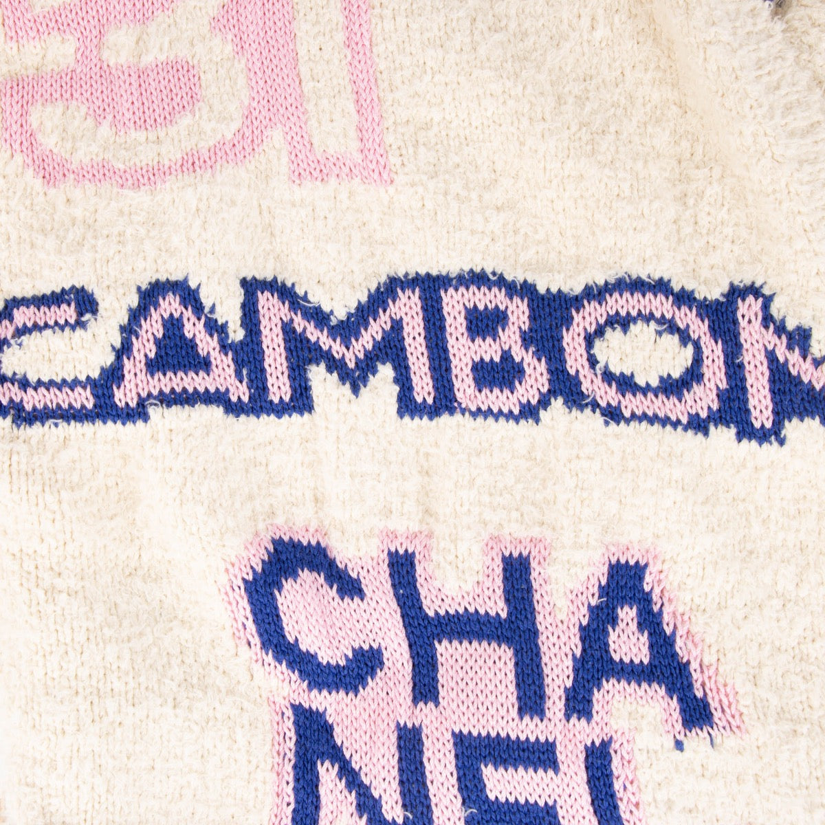 Shop safe online at Labellov in Antwerp, Brussels and Knokke this 100% authentic second hand Chanel White Cotton Blend Spring-Summer 2023 Logo Cardigan - size FR36