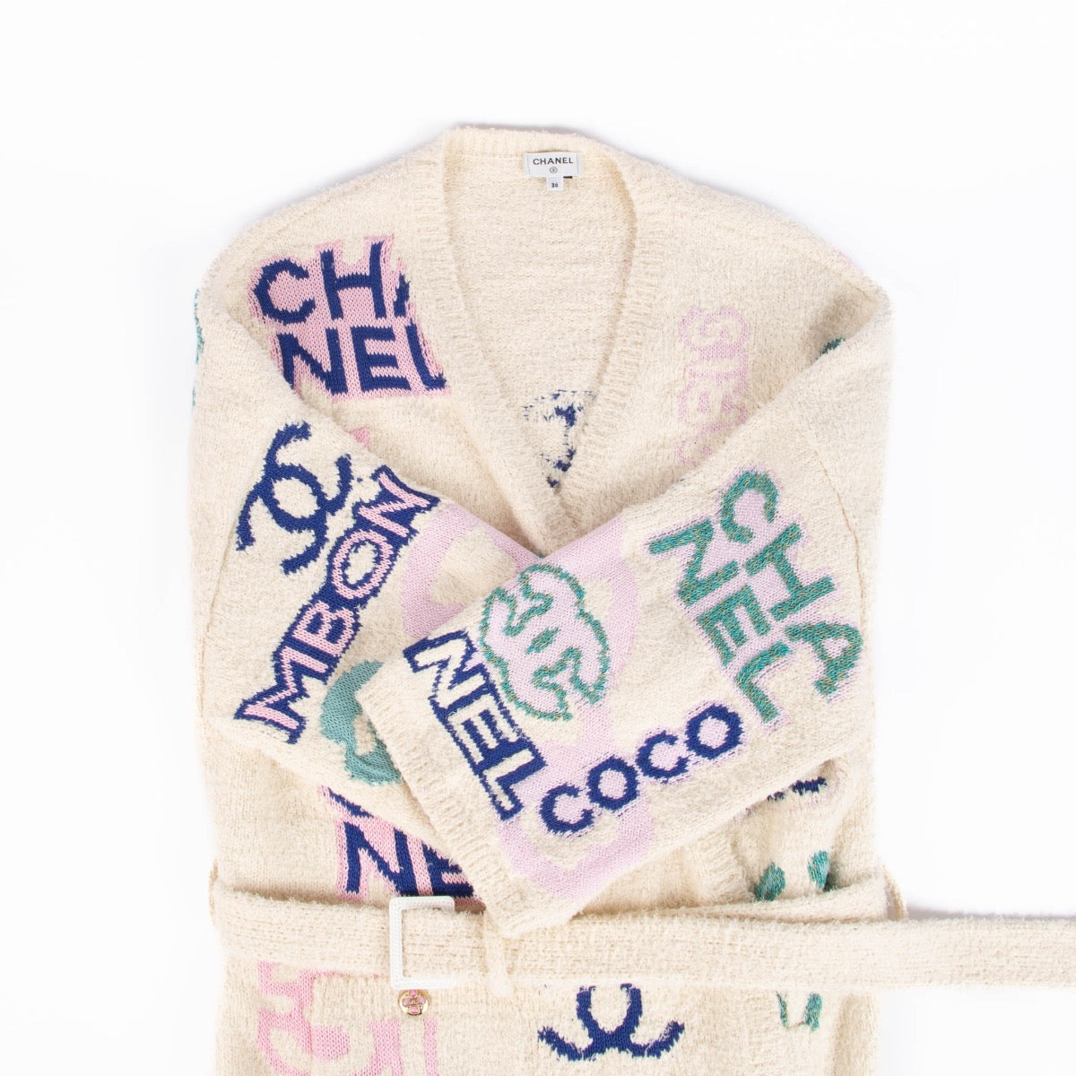 Shop safe online at Labellov in Antwerp, Brussels and Knokke this 100% authentic second hand Chanel White Cotton Blend Spring-Summer 2023 Logo Cardigan - size FR36