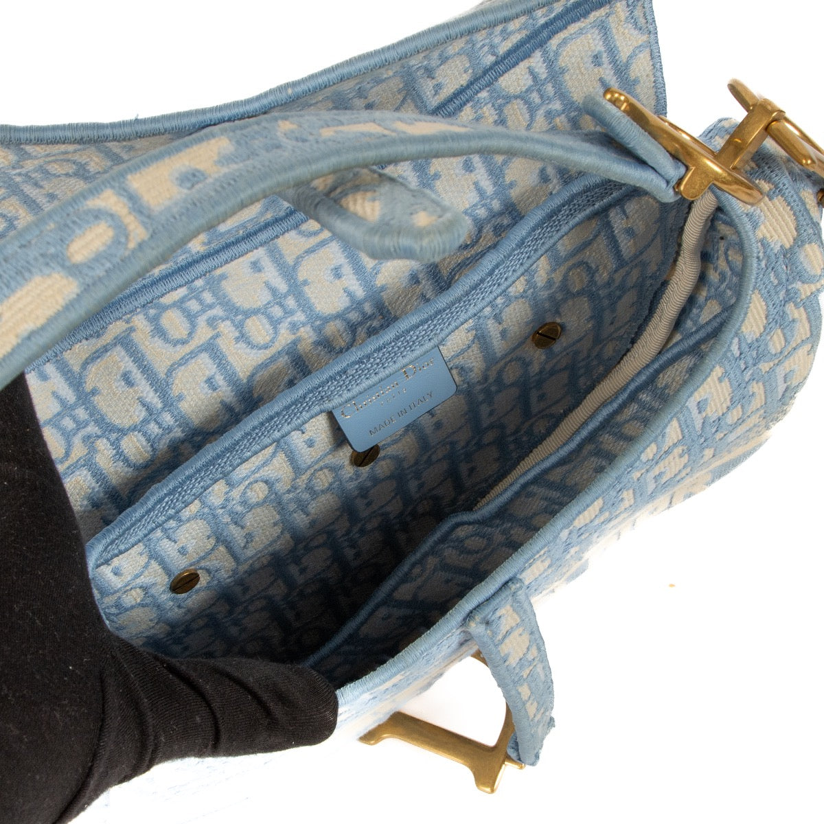 Shop safe online at Labellov in Antwerp, Brussels and Knokke this 100% authentic second hand Christian Dior Cornflower Blue Oblique Saddle Bag + Strap