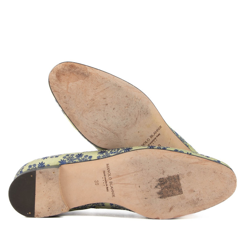 Shop 100% authentic second-hand Manolo Blahnik Dipla Brocade Embroidered Loafers - Size 39 on Labellov.com