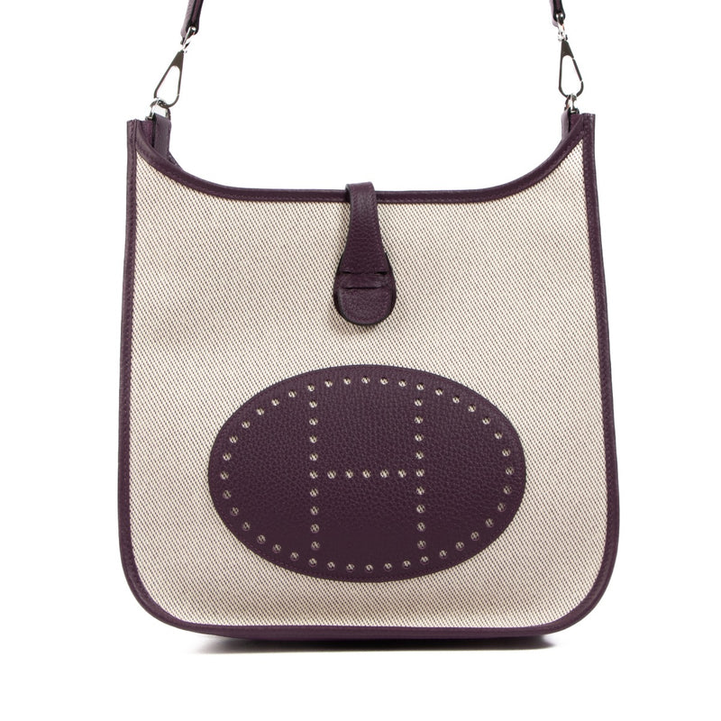 Hermès Evelyne Poche III 29 Twill Ecru Taurillon Clemence Cassis Crossbody Bag for the best price at Labellov secondhand luxury in Antwerp.