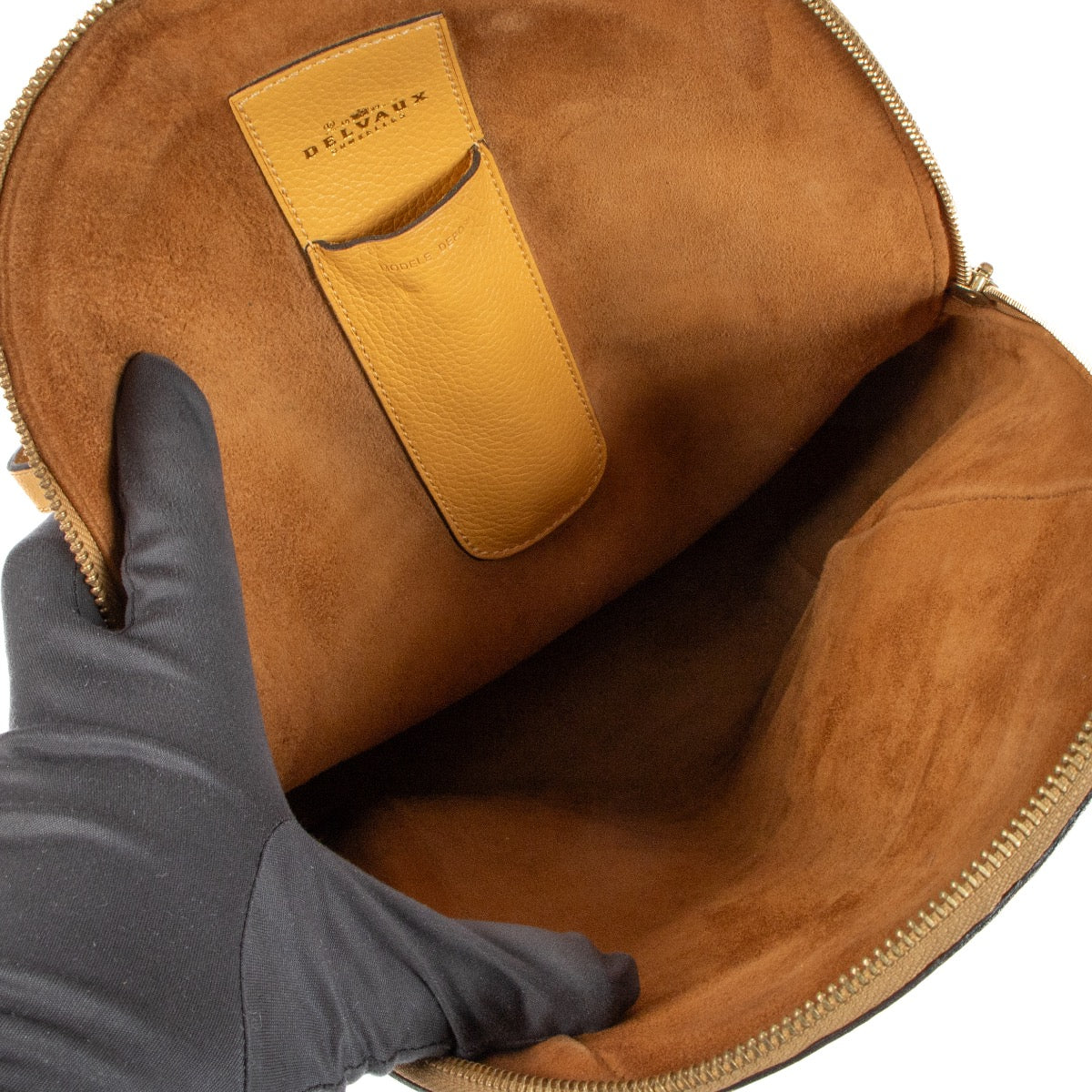 Shop 100% authentic second-hand Delvaux Houblon Cuir Côtelé Azov Backpack on Labellov.com