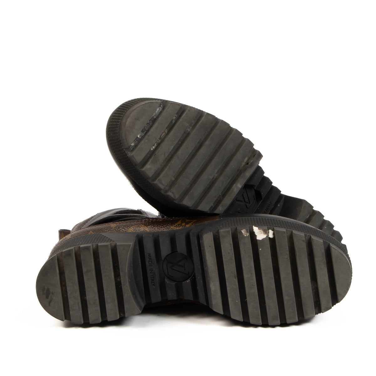 Louis Vuitton Laureate Desert Boots, Louis Vuitton Laureate, Louis Vuitton Boots, Louis Vuitton monogram, Black boots, Louis Vuitton black boots, Labellov, Preloved, Designer, Fashion, Antwerp, Knokke, Brussels