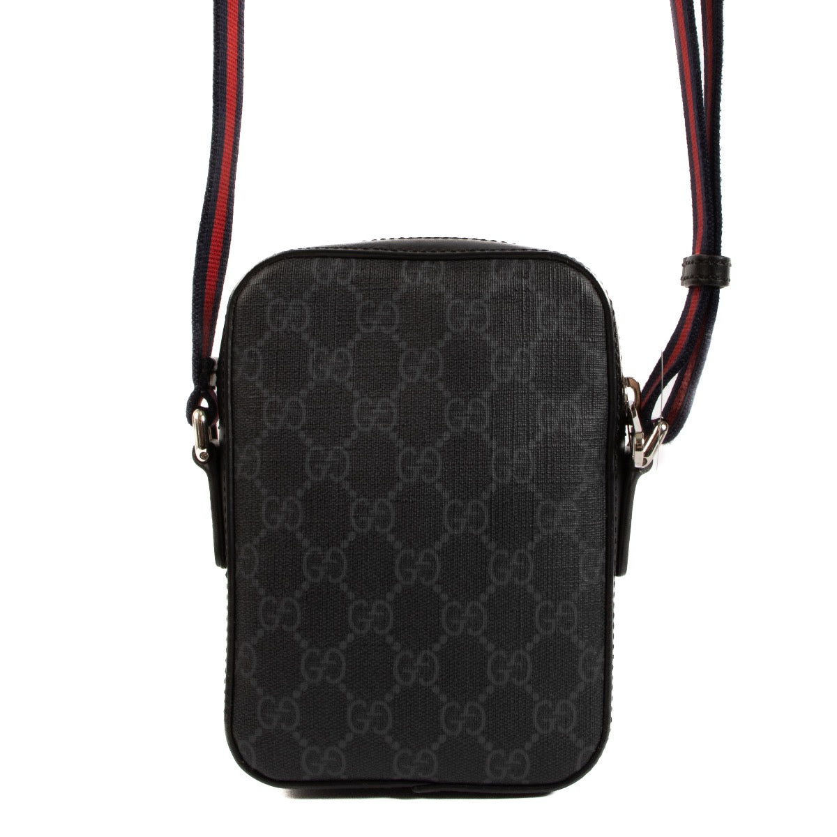 Shop safe online at Labellov in Antwerp, Brussels and Knokke this 100% authentic second hand Gucci GG Supreme Messenger Bag