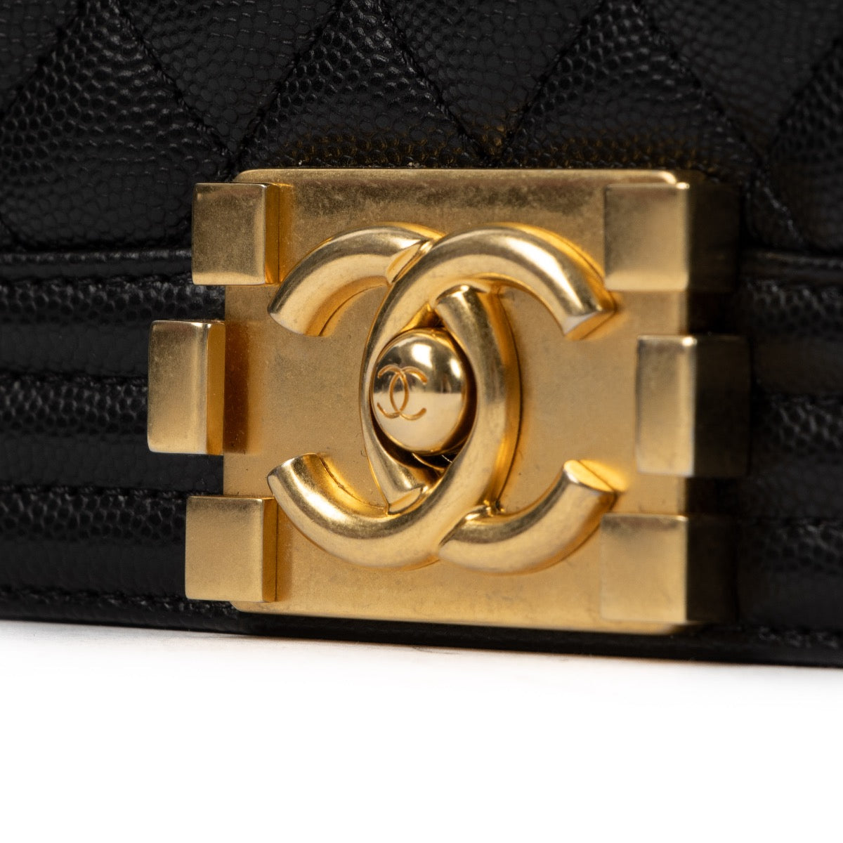 Shop safe online at Labellov in Antwerp, Brussels and Knokke this 100% authentic second hand Chanel Black Caviar Leather Large Boy Bag