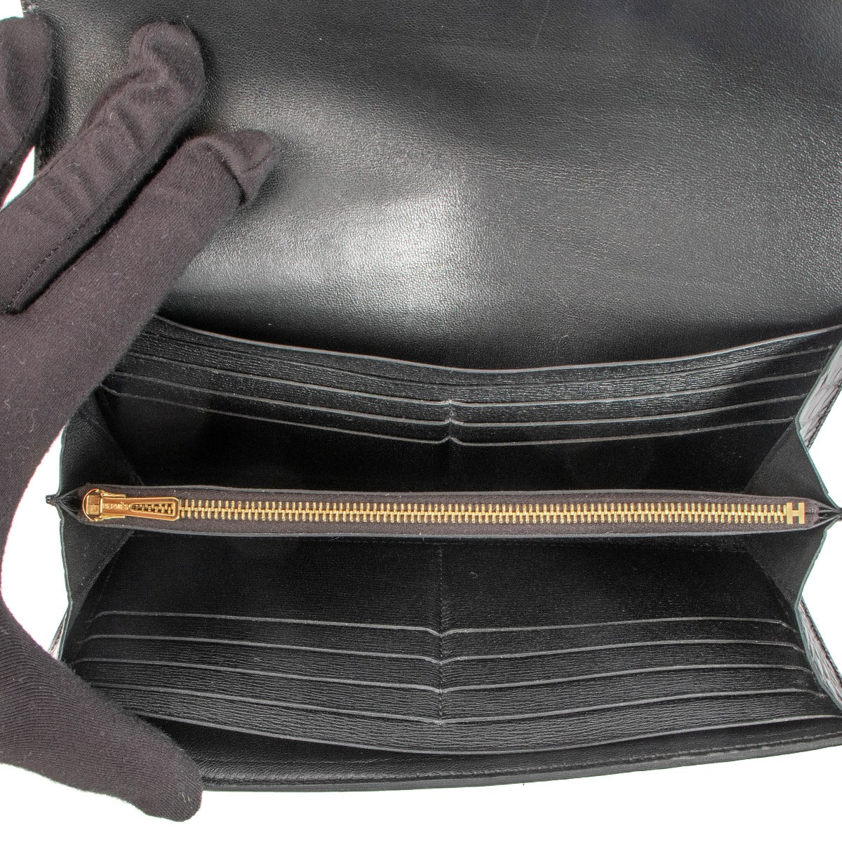 Shop second hand pre-owned Hermès Constance Wallet on www.labellov.com in Knokke, Antwerp and Brussels