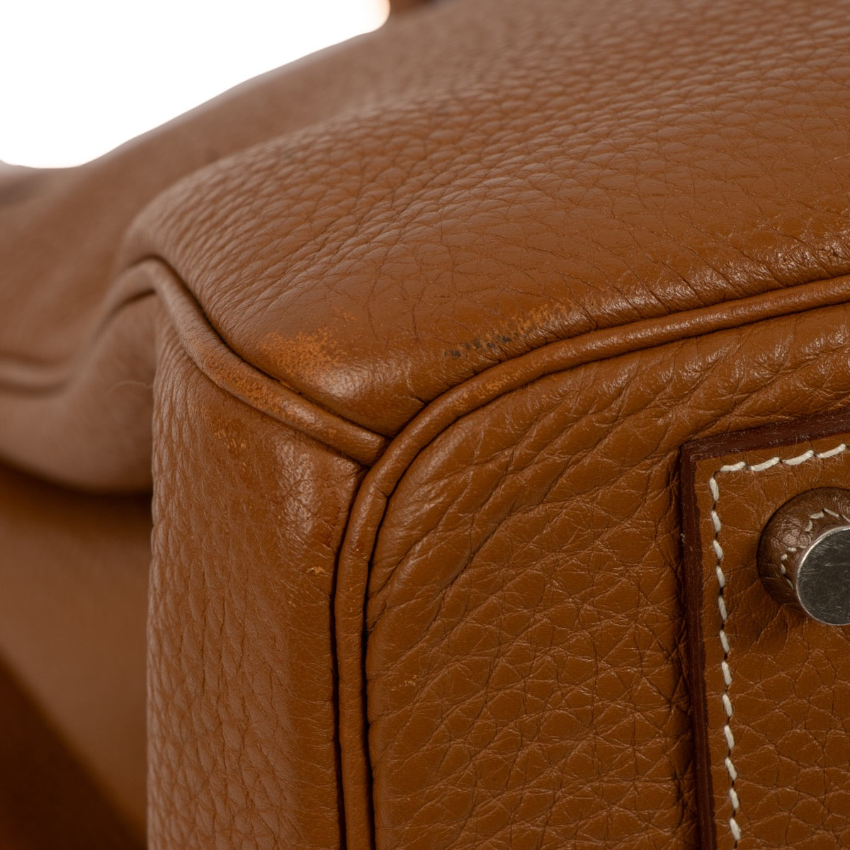 Hermès Birkin 40 Togo Gold PHW for the best price at Labellov secondhand luxury in Antwerp.