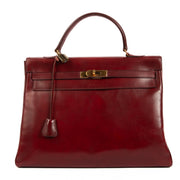 Hermès Kelly 35 Box Calf Burgundy GHW for the best price at Labellov secondhand luxury in Antwerp. We buy and sell your designer bags for the best price.
