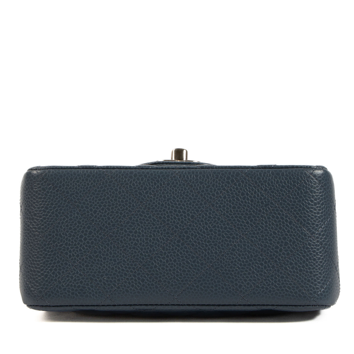 Sac à rabat carré mini classique Chanel en caviar bleu (quincaillerie argentée)