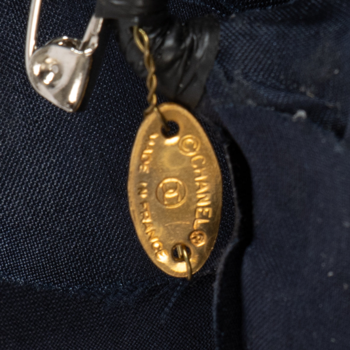 Chanel Donkerblauwe Zijden Camelia Broche