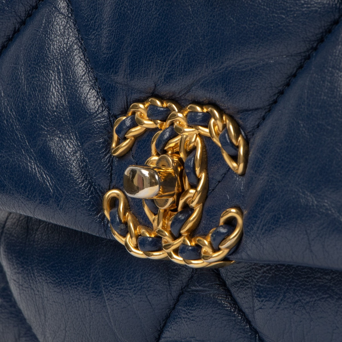 Shop safe online at Labellov in Antwerp, Brussels and Knokke this 100% authentic second hand Chanel Blue Shiny Goatskin Crossbody Medium 19 Crossbody